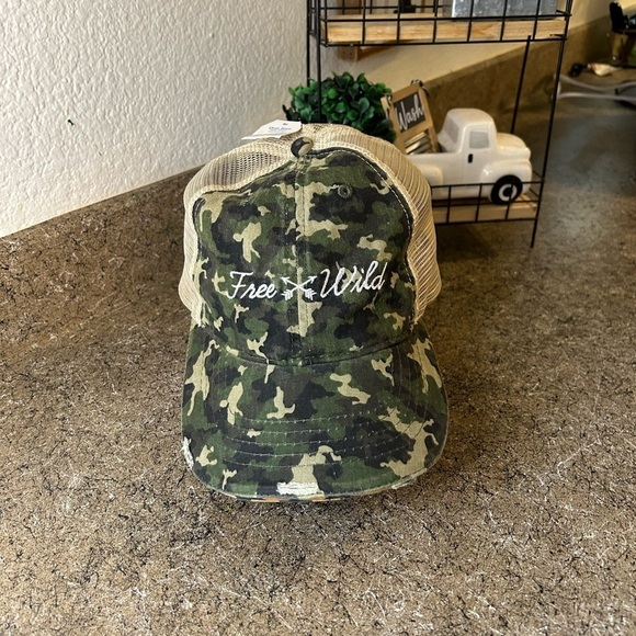 New Free and wild camo adjustable able ladies hat - Picture 1 of 2
